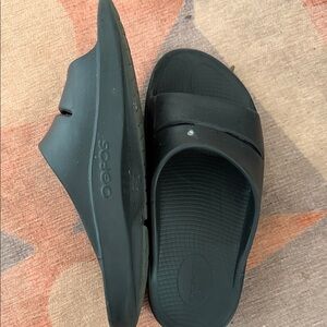 OOFOS Black Women's Slippers
